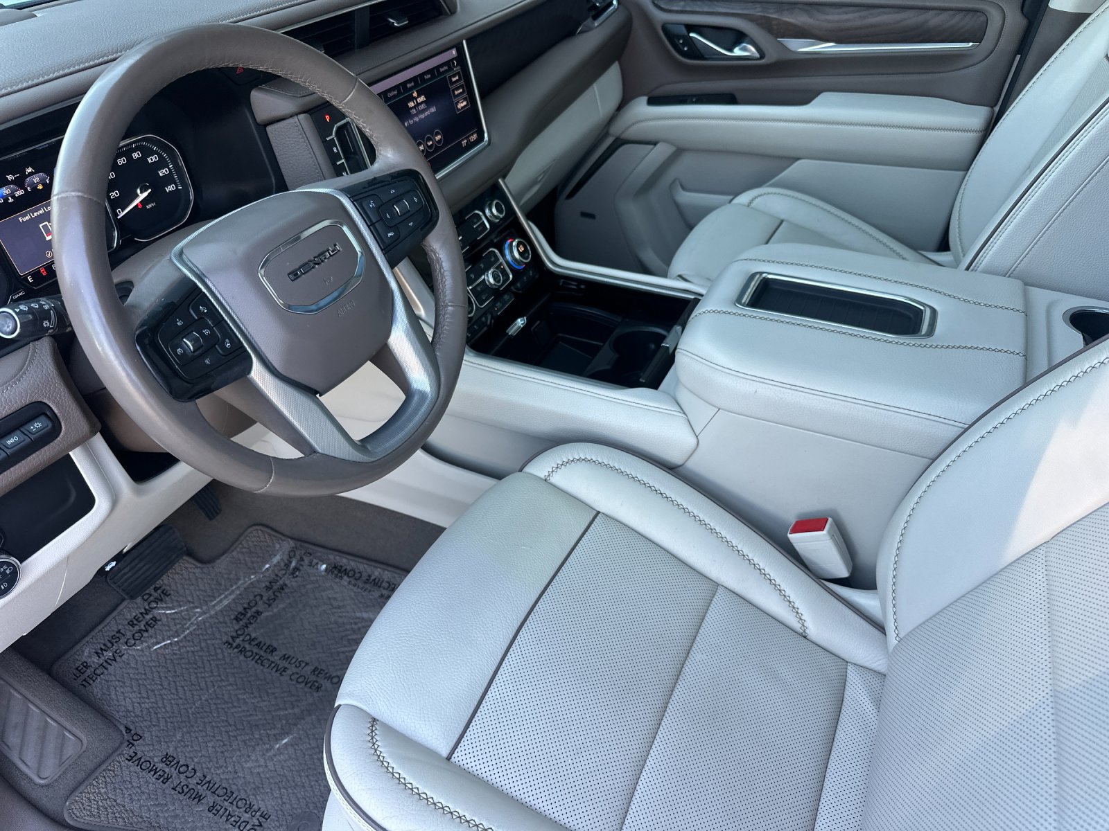 Used 2021 GMC Yukon XL Denali w/ Denali Premium Package AWD/4WD image 10