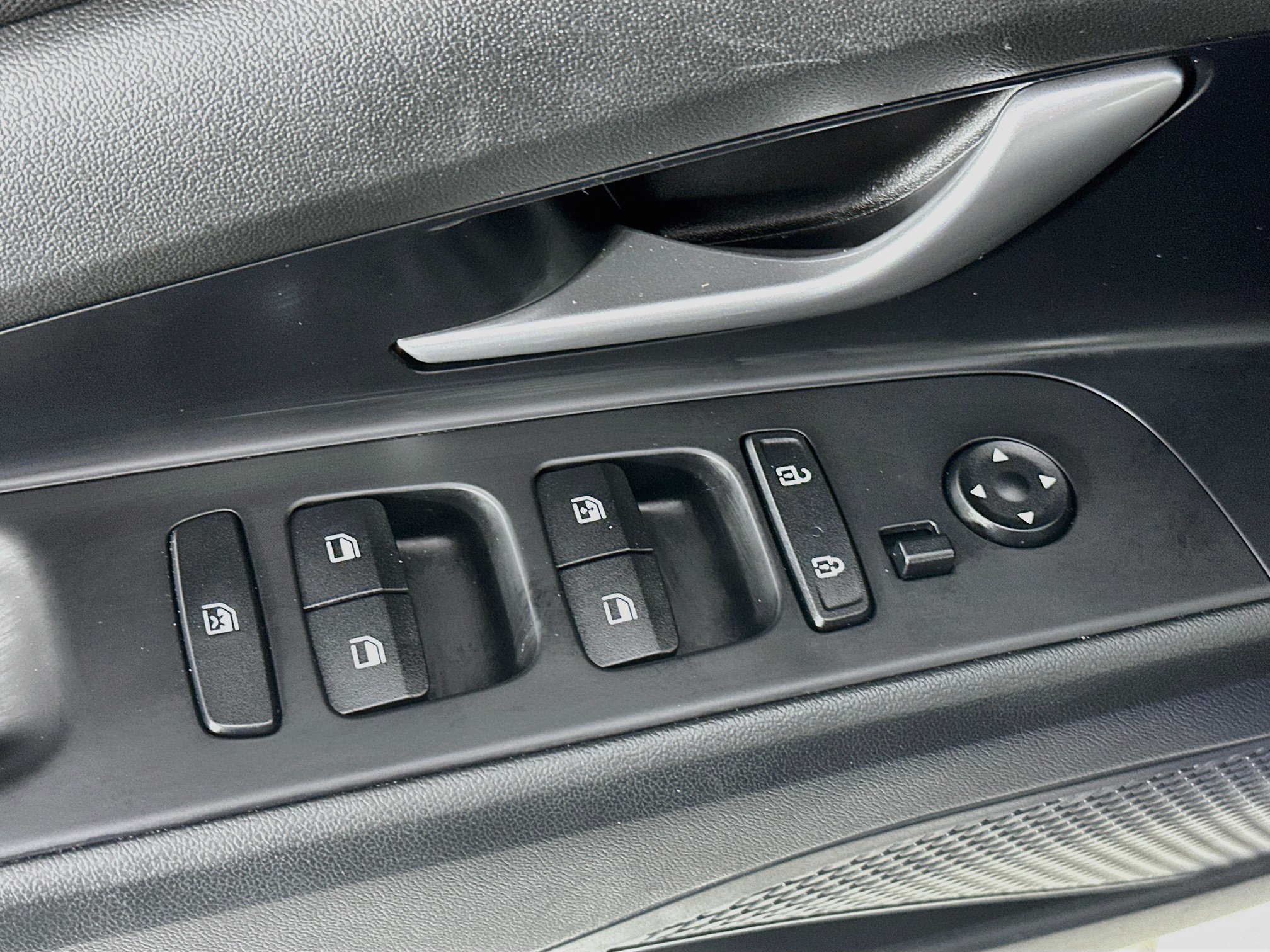 Used 2023 Hyundai Elantra SEL w/ Convenience Package FWD image 18