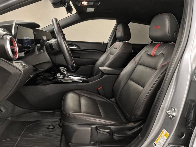 Used 2025 Chevrolet Trax RS w/ Sunroof Package FWD image 16