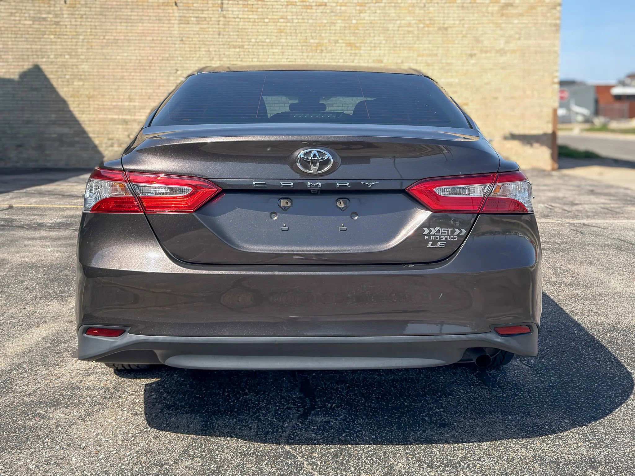 Used 2018 Toyota Camry LE image 5