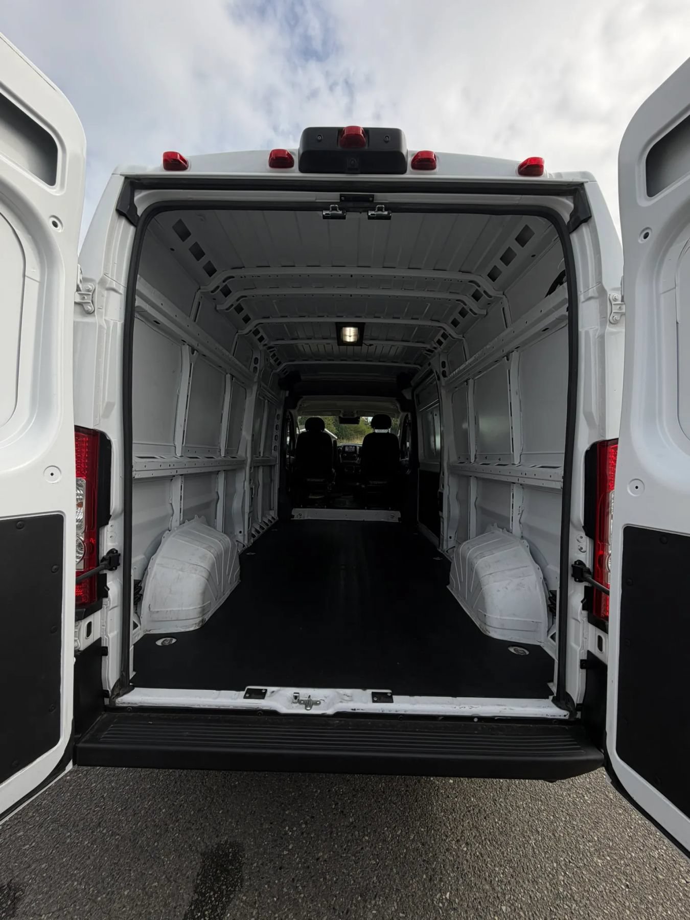 Used 2025 RAM ProMaster 2500 w/ Convenience Group FWD image 16