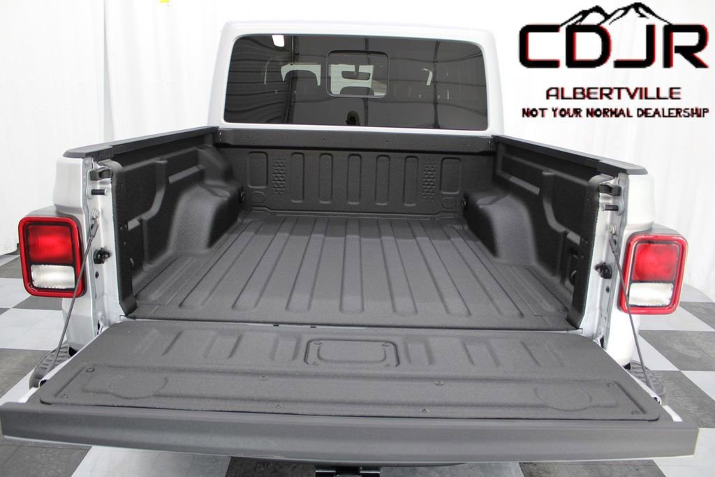 Used 2023 Jeep Gladiator Rubicon w/ Cold Weather Group image 8