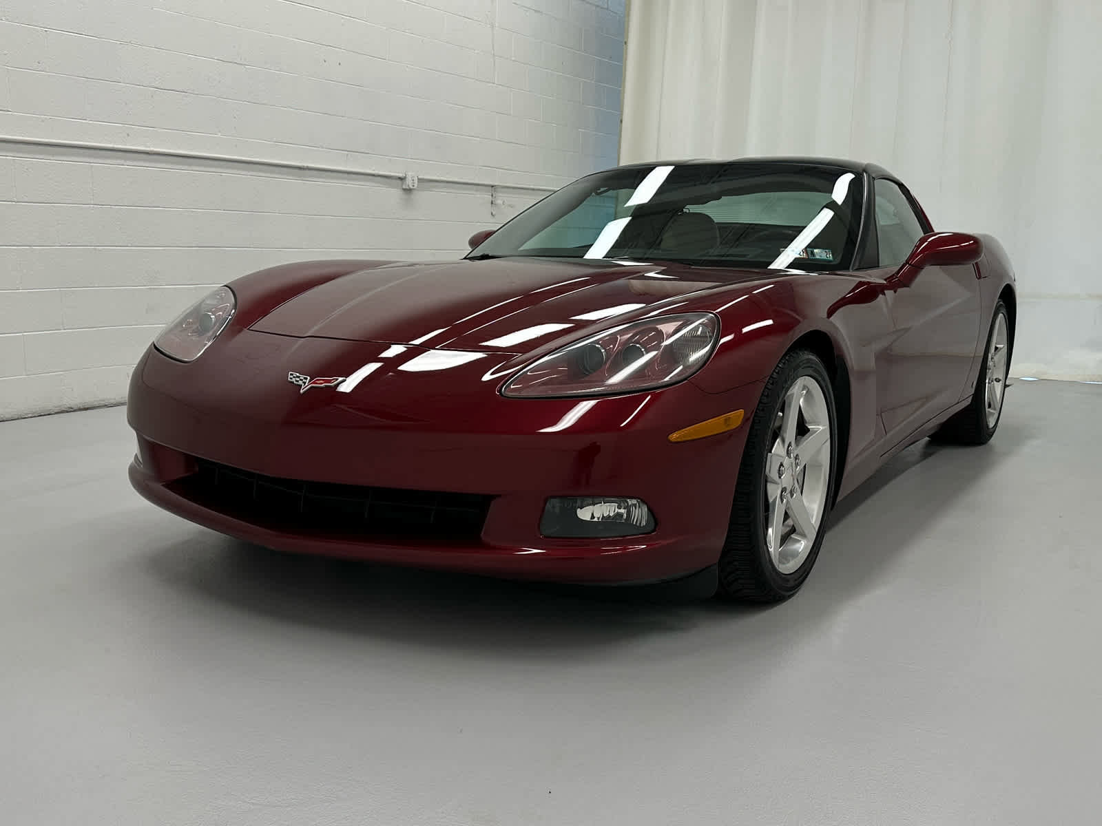 Used 2006 Chevrolet Corvette Coupe w/ Preferred Equipment Group RWD image 4