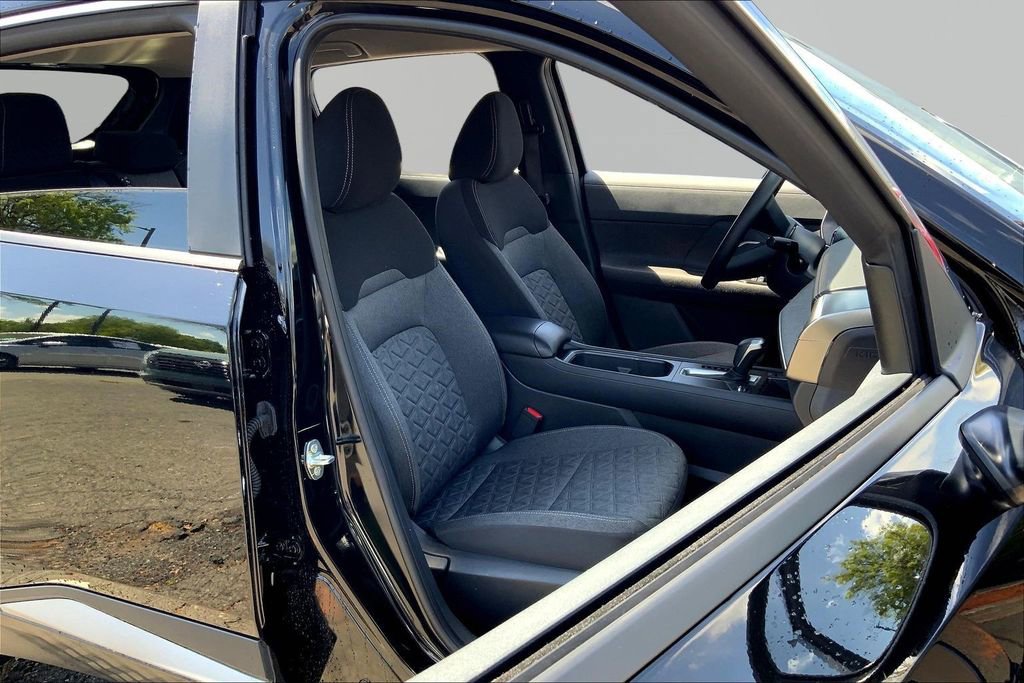 Used 2025 Nissan Kicks SV image 19