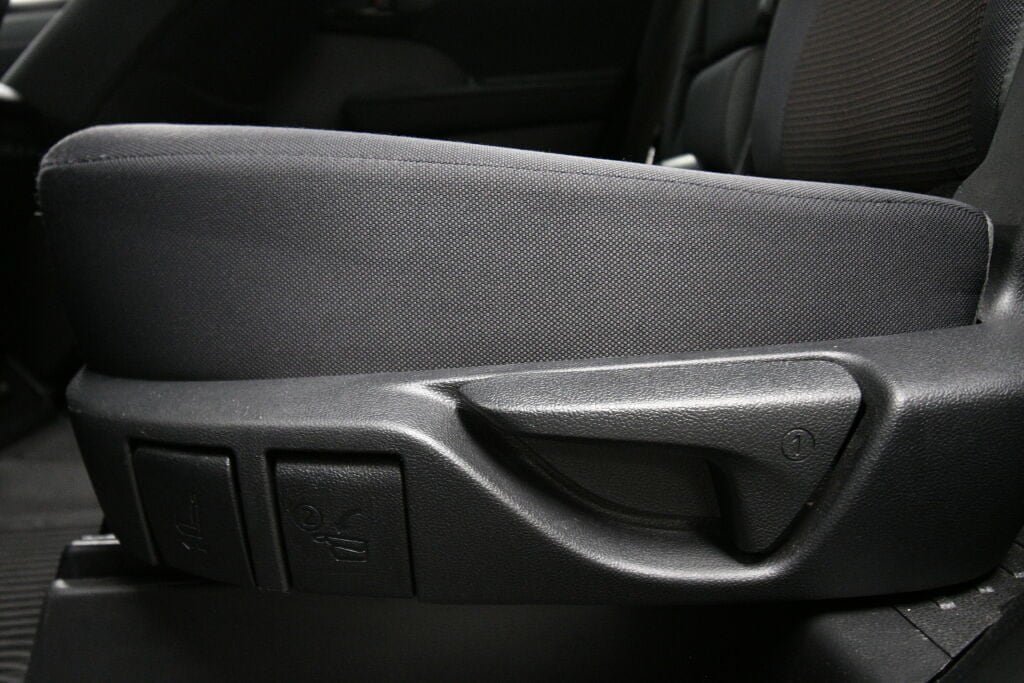Used 2023 Toyota Highlander LE FWD image 20