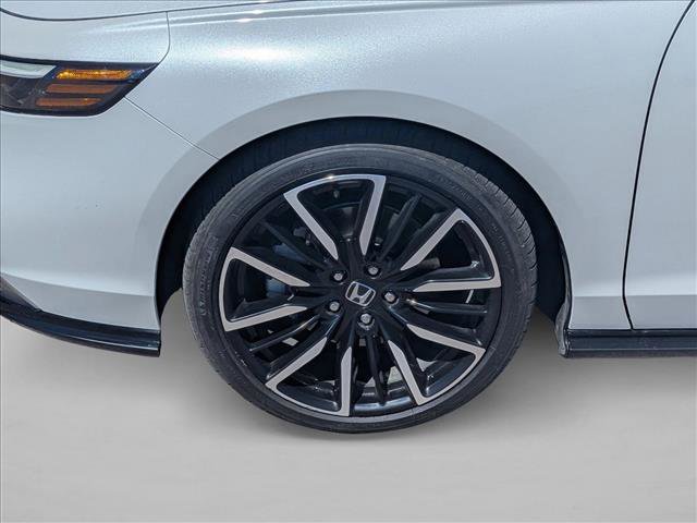Used 2023 Honda Accord Touring image 9