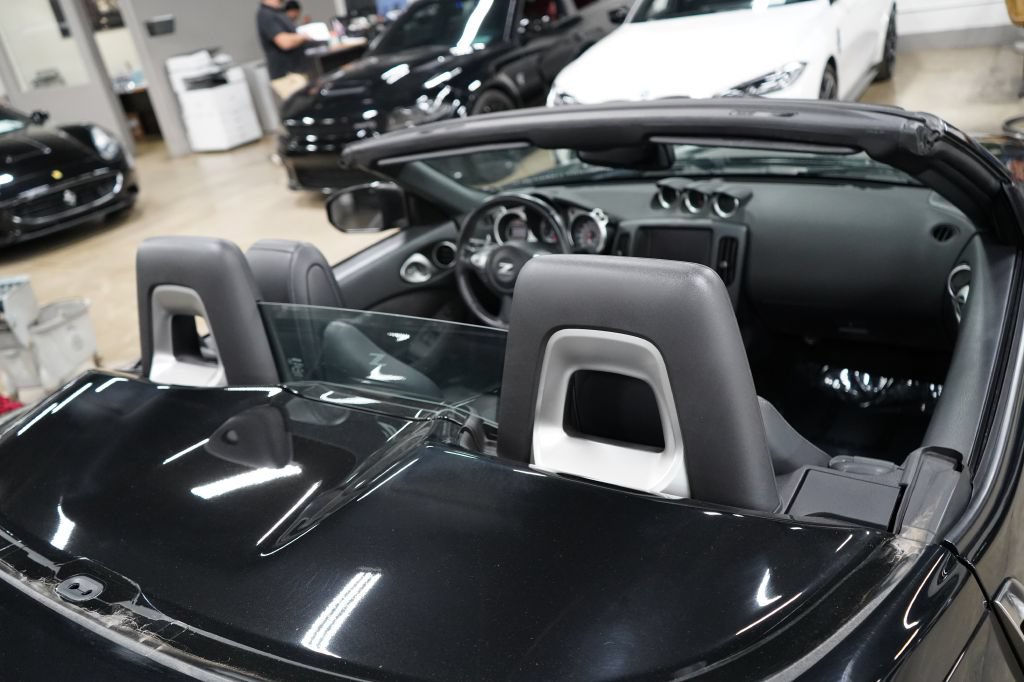 Used 2019 Nissan 370Z Touring RWD image 19