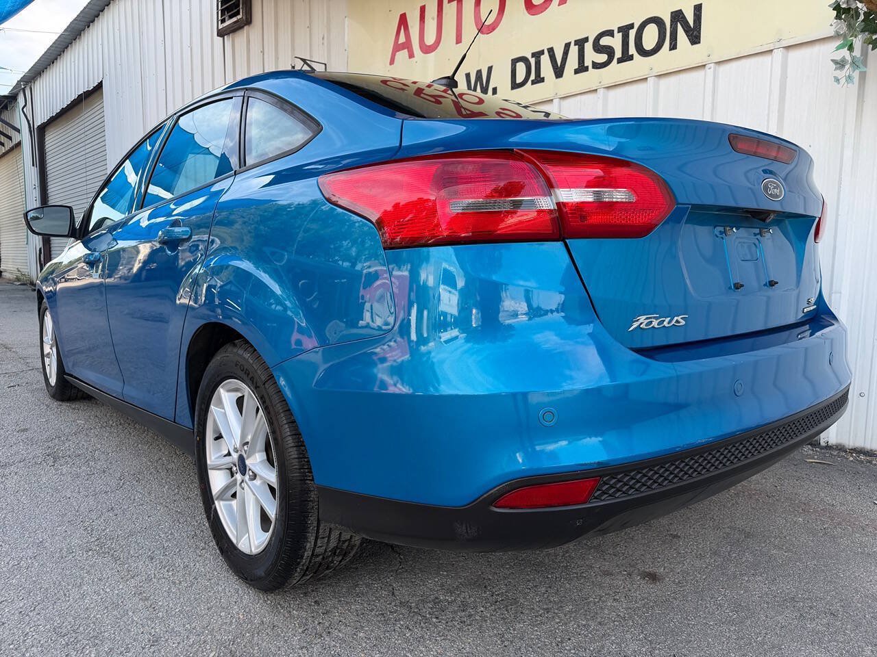 Used 2016 Ford Focus SE w/ Reverse Sensing Package FWD image 10