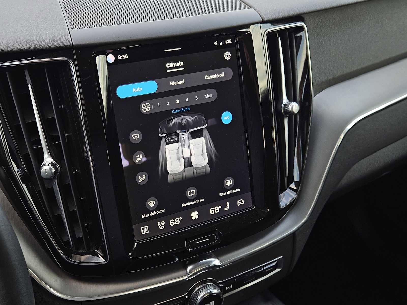 Used 2023 Volvo XC60 B5 Core w/ Climate Package image 19