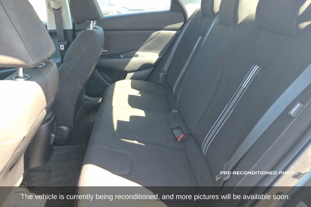 Used 2025 Hyundai Elantra Hybrid FWD image 12