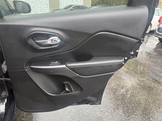 Used 2019 Jeep Cherokee Limited AWD/4WD image 43