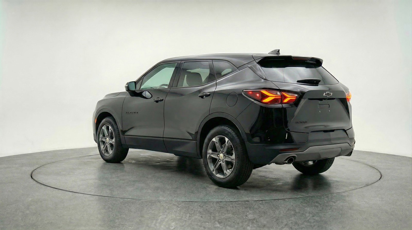 Used 2025 Chevrolet Blazer LT FWD image 6
