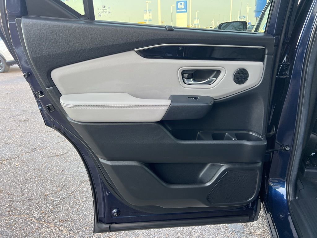 Used 2025 Honda Pilot EX-L image 18