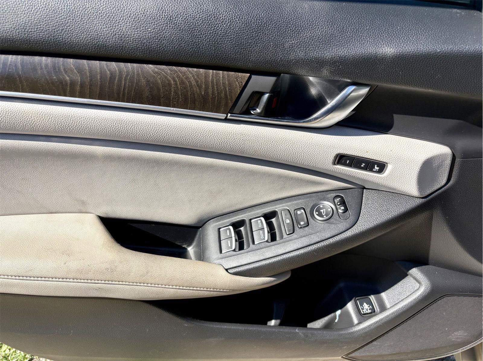 Used 2018 Honda Accord EX-L image 16