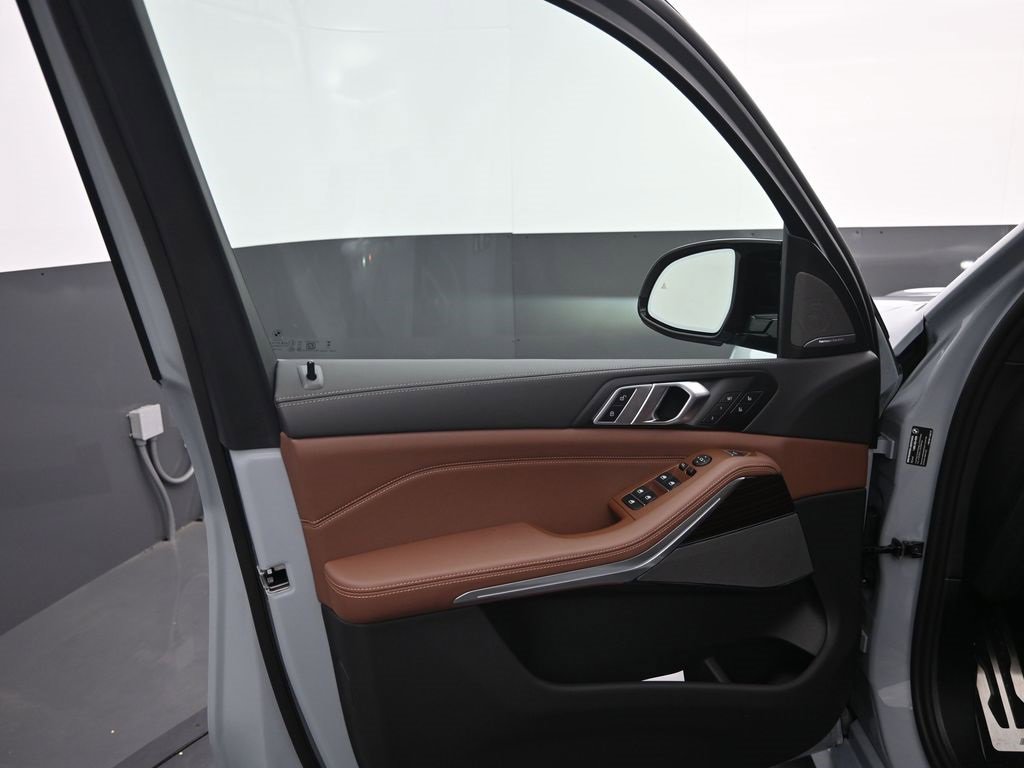 New 2026 BMW X5 M60i w/ Executive Package image 10