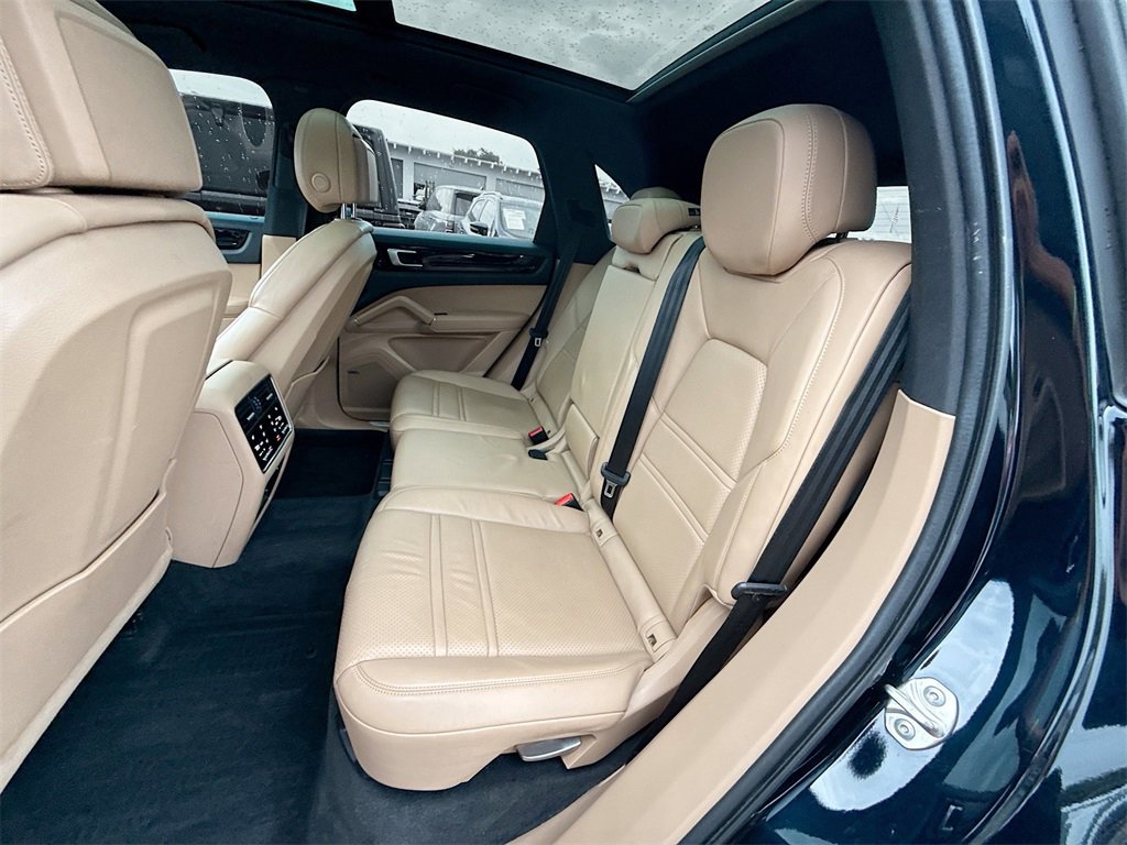 Used 2020 Porsche Cayenne image 27