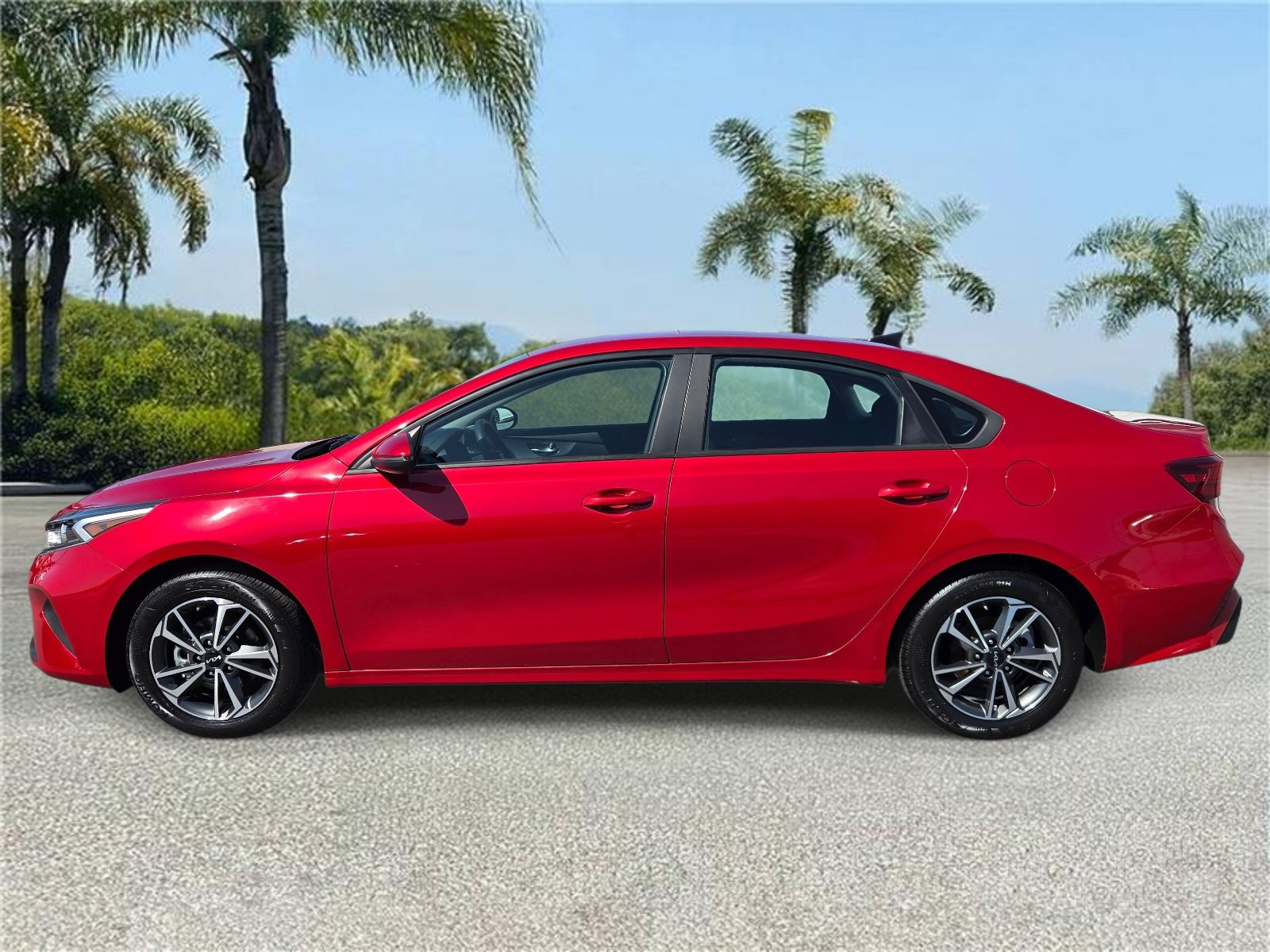 Used 2023 Kia Forte LXS w/ LXS Technology Package FWD image 2