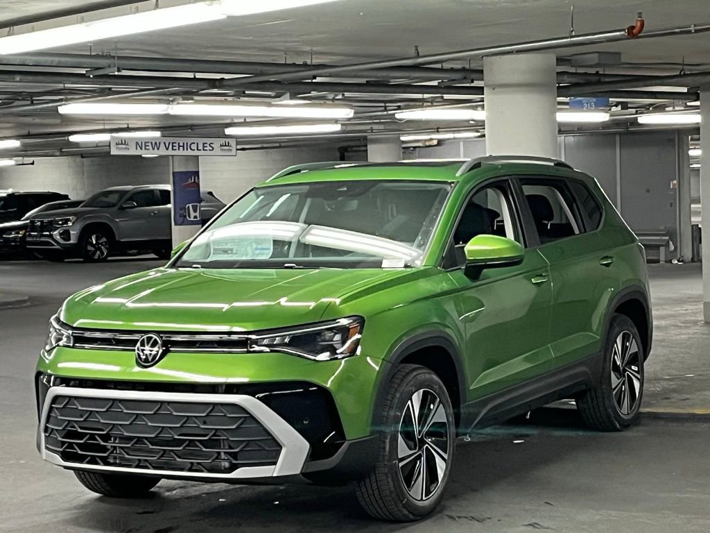 New 2026 Volkswagen Taos SE image 3