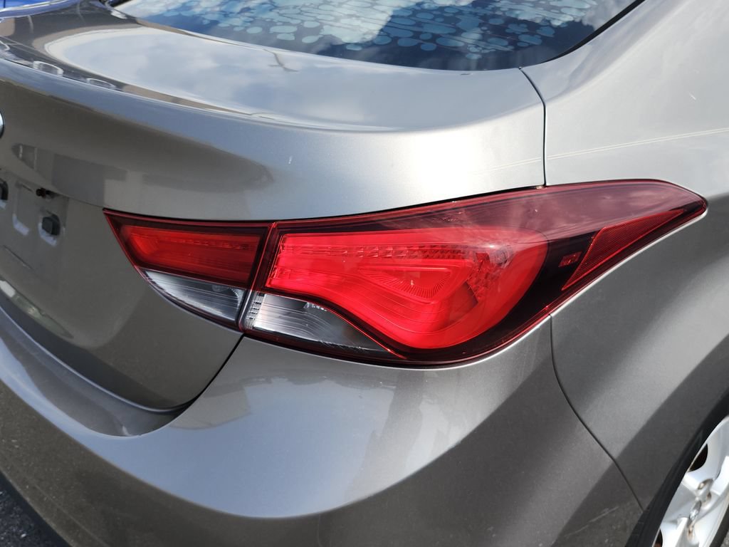 Used 2015 Hyundai Elantra SE FWD image 7