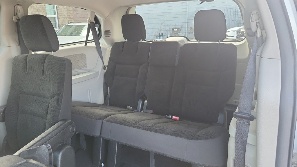 Used 2019 Dodge Grand Caravan SE FWD image 18