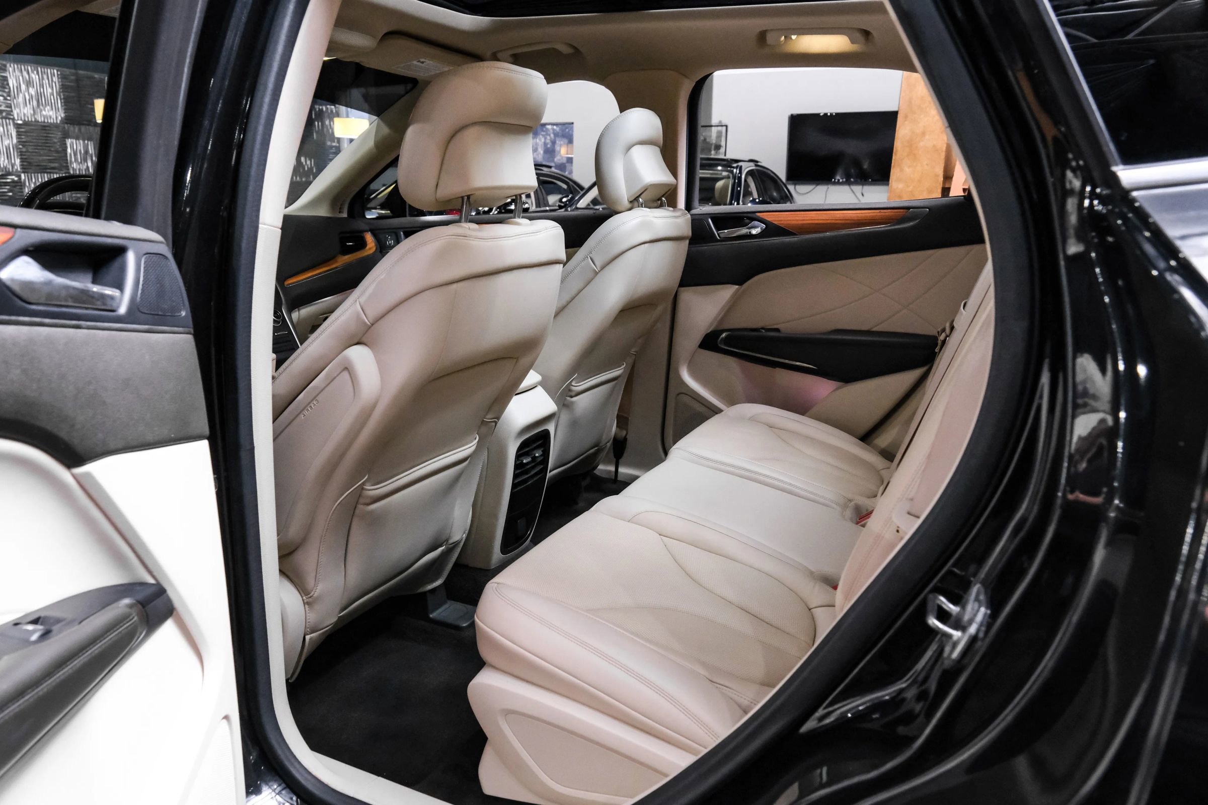 Used 2015 Lincoln MKC AWD w/ Equipment Group 102A Reserve image 27