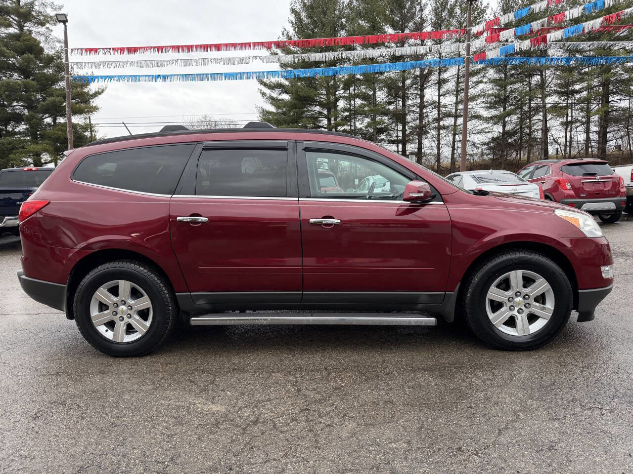 Used 2011 Chevrolet Traverse LT w/ LPO, 'HIT The Road' Package AWD/4WD image 4