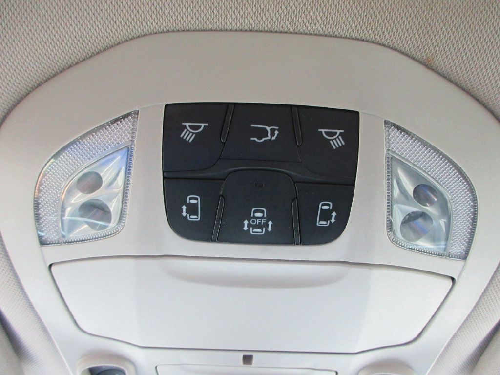 Used 2020 Chrysler Pacifica Limited FWD image 34