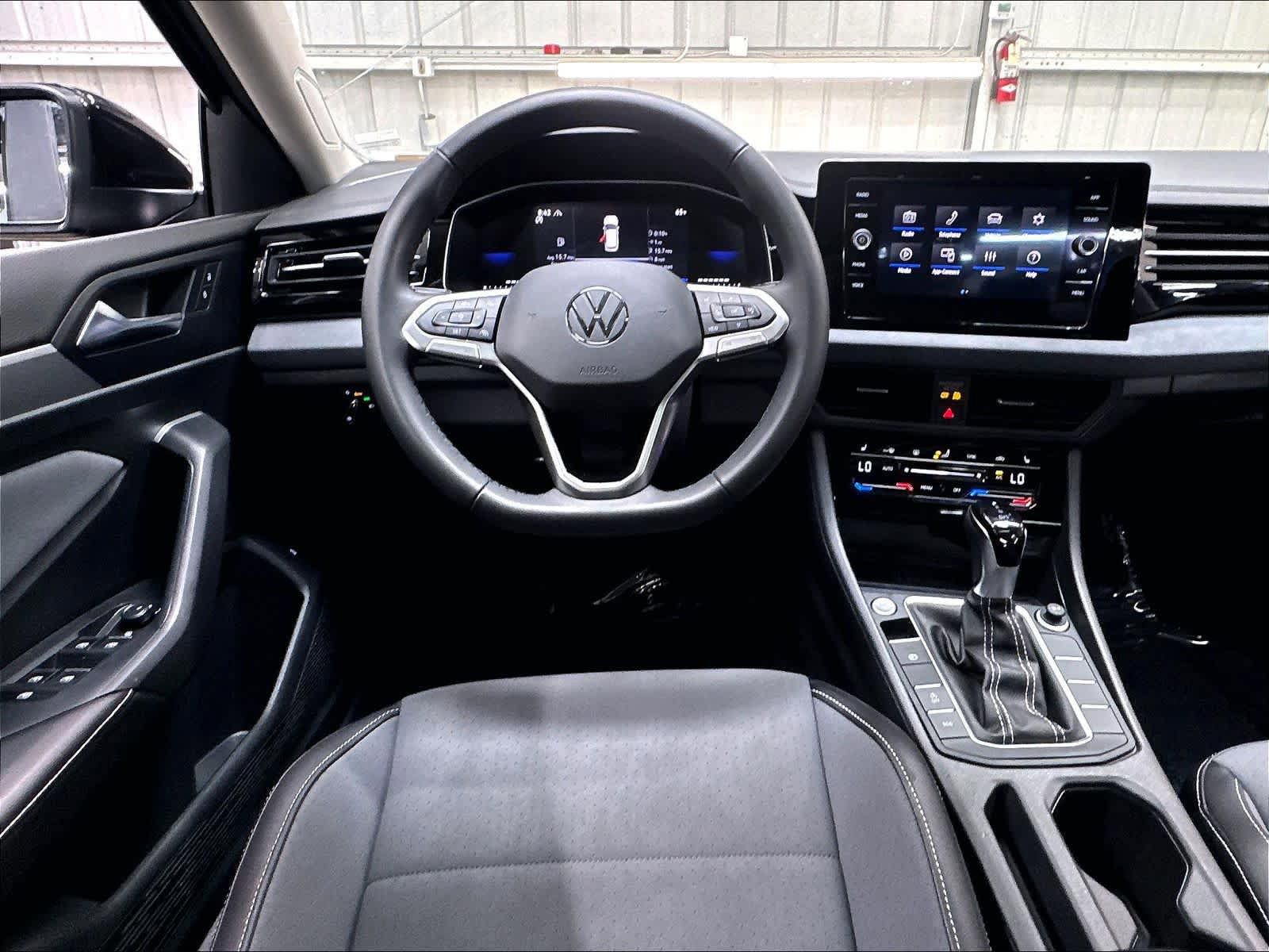 Used 2026 Volkswagen Jetta SE FWD image 11
