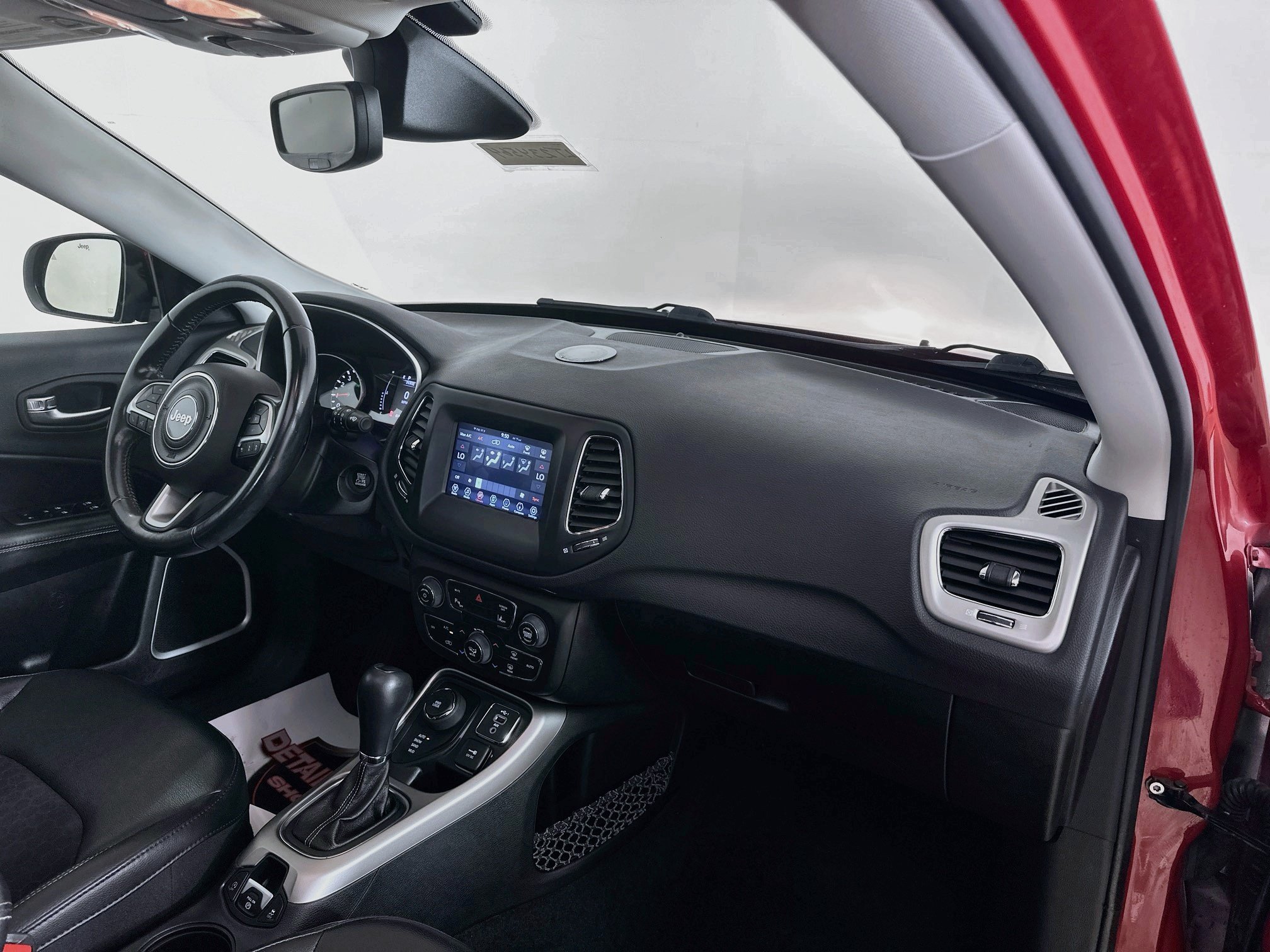 Used 2020 Jeep Compass Latitude AWD/4WD image 35