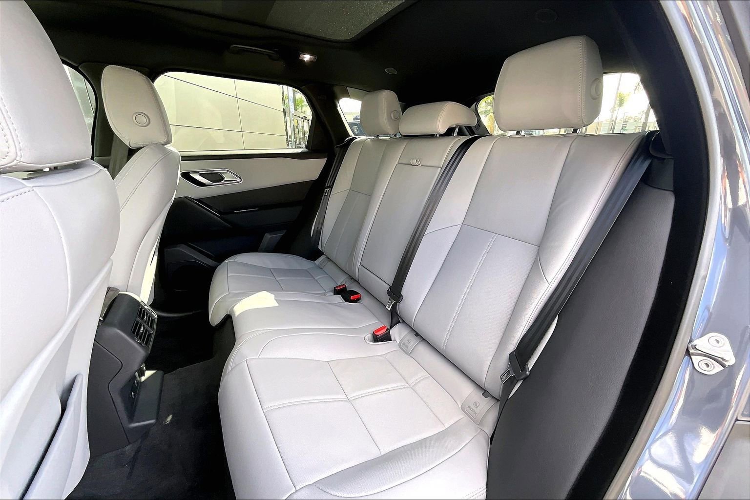 New 2026 Land Rover Range Rover Velar Dynamic SE image 10