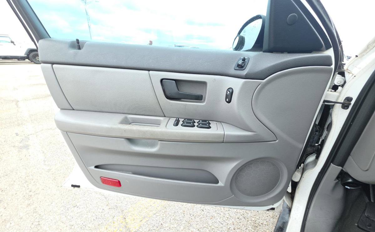 Used 2004 Ford Taurus SES FWD image 9
