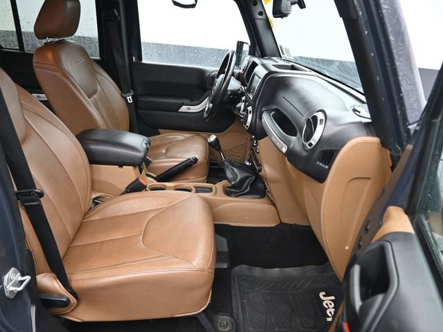 Used 2016 Jeep Wrangler Unlimited Sahara w/ Dual Top Group AWD/4WD image 8