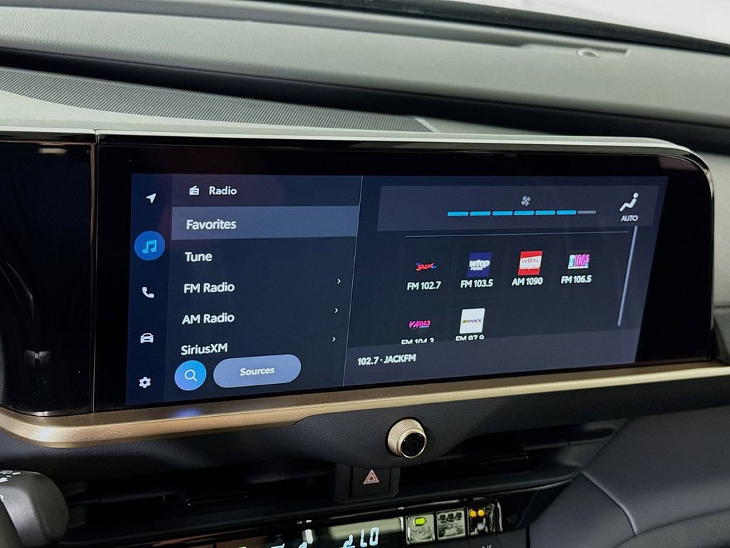 Certified 2025 Toyota Crown Signia AWD/4WD image 8