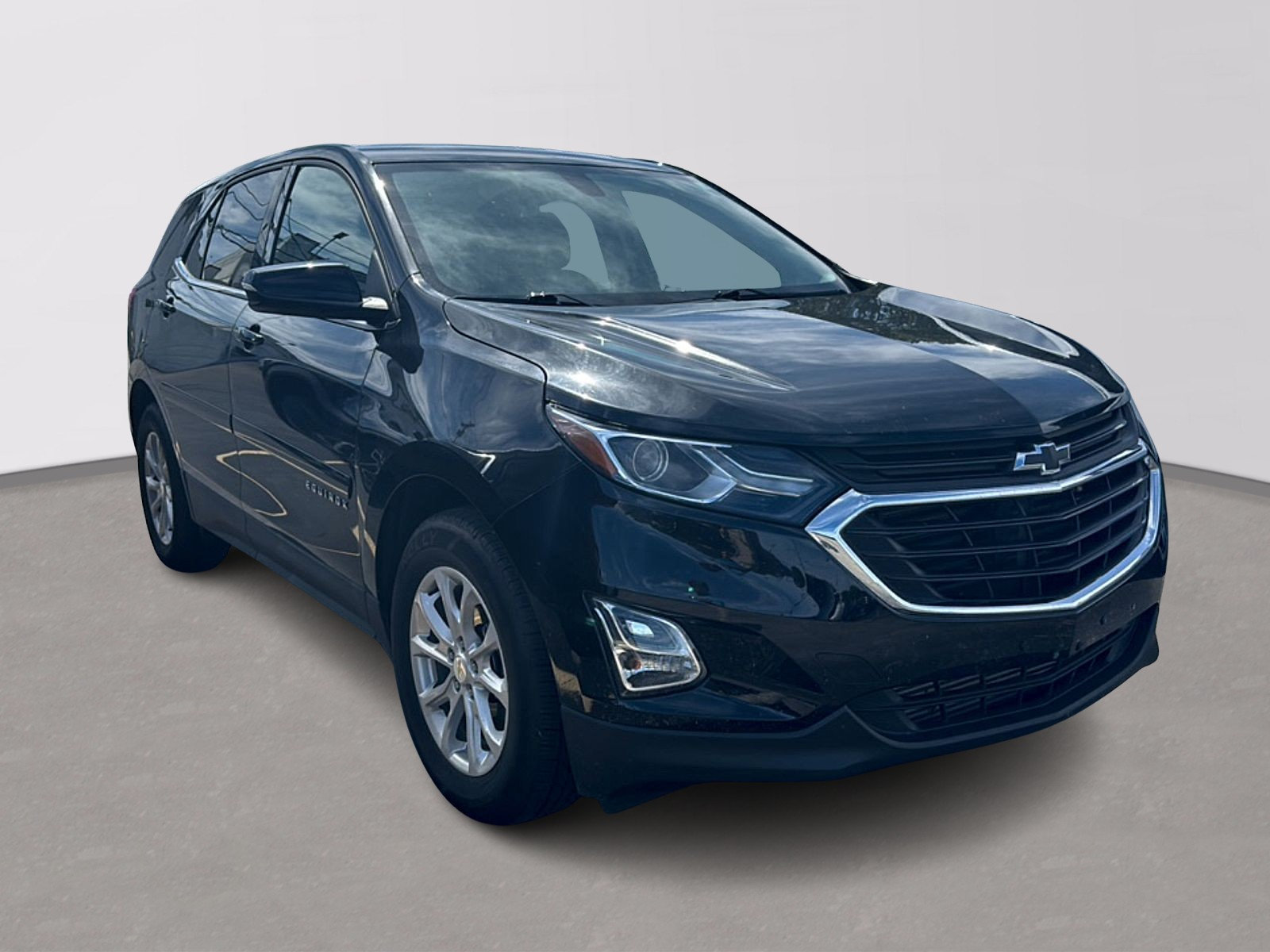 Used 2018 Chevrolet Equinox LT FWD image 2