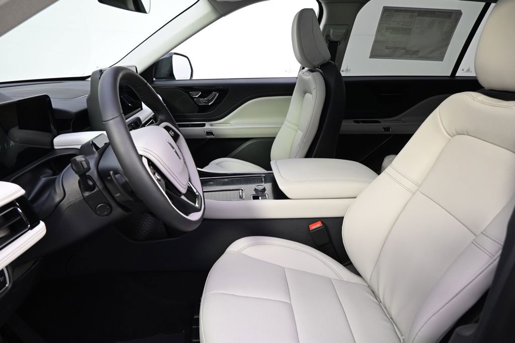 New 2026 Lincoln Aviator AWD image 13