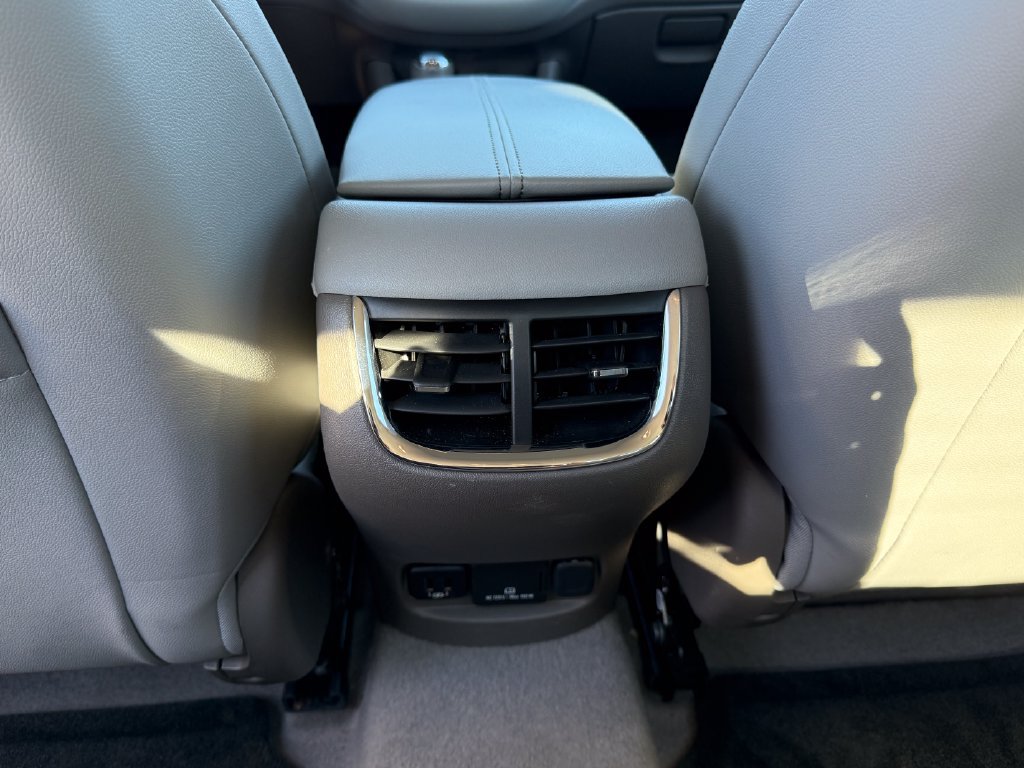 Certified 2017 Chevrolet Malibu LT w/ Leather Package FWD image 30