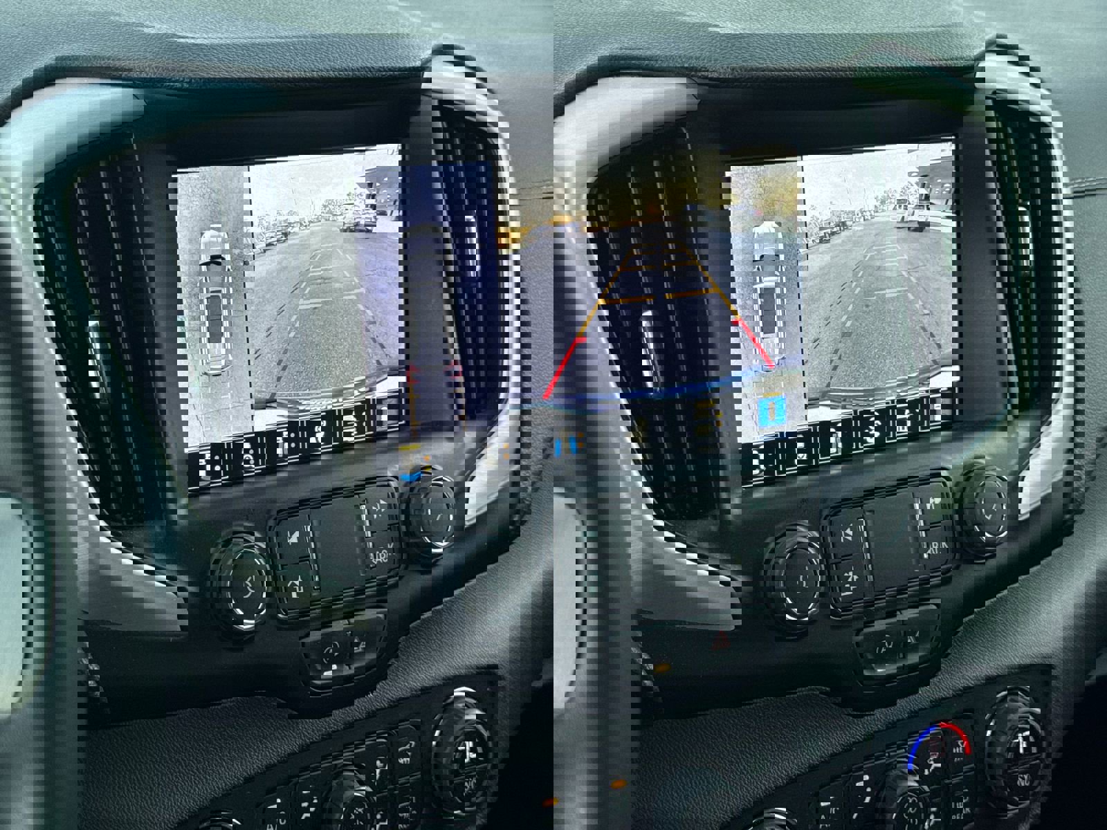 Used 2024 GMC Terrain SLT w/ Tech Package image 25