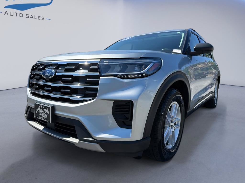 Used 2025 Ford Explorer Active RWD image 2
