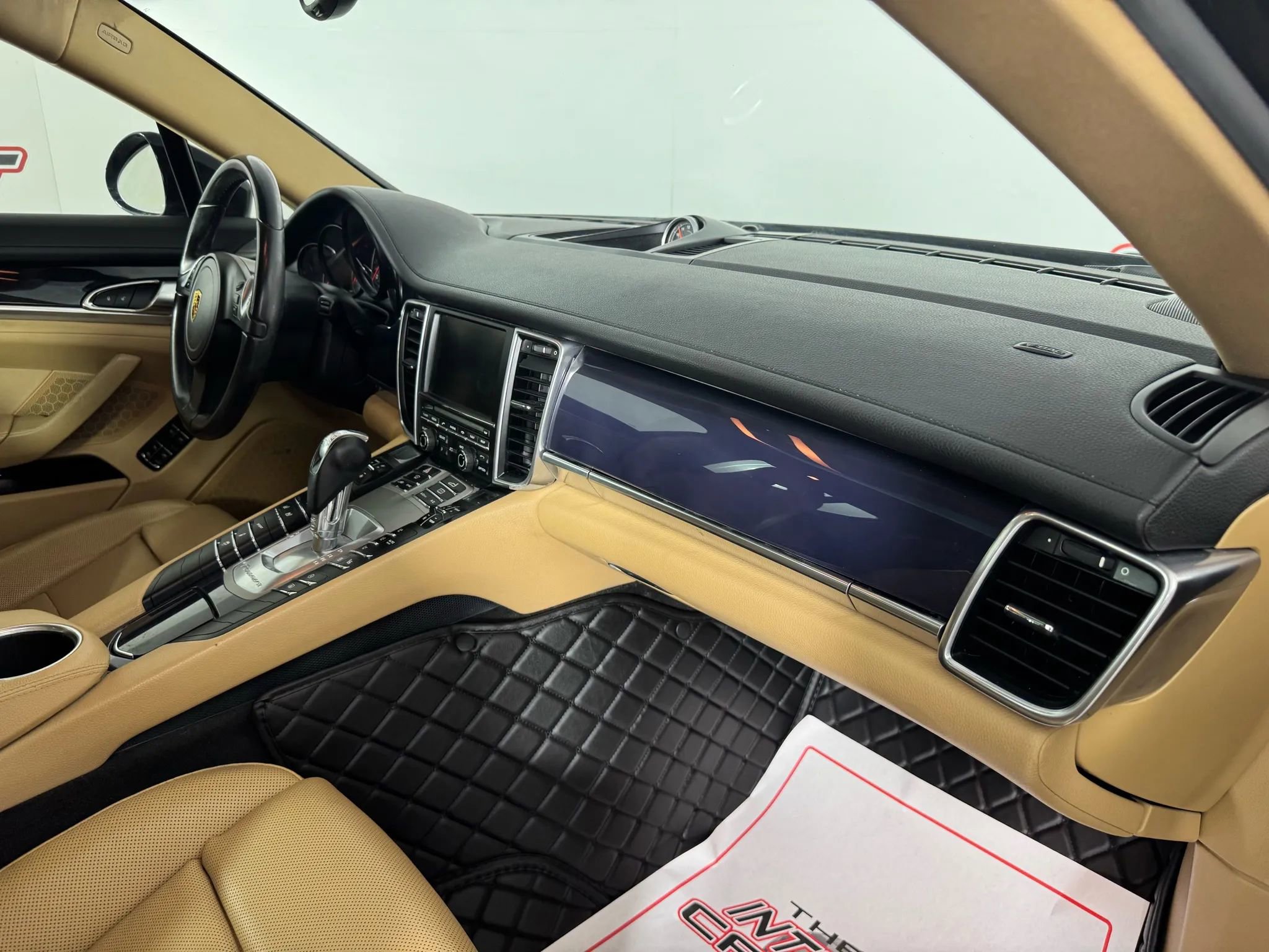 Used 2016 Porsche Panamera image 12