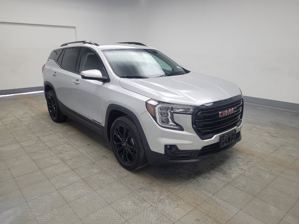 Used 2022 GMC Terrain SLT w/ Elevation Edition image 13
