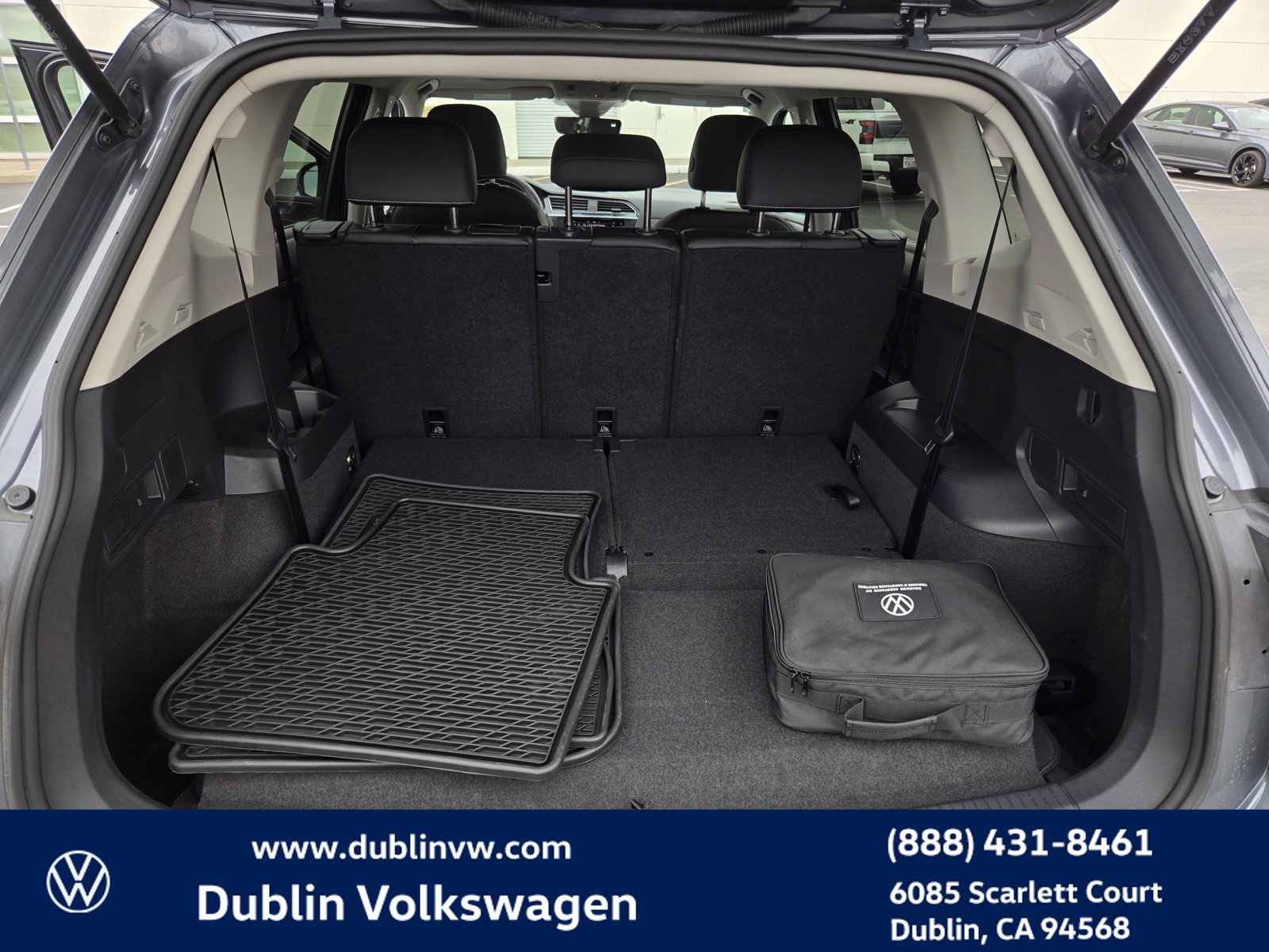Certified 2023 Volkswagen Tiguan SE w/ Panoramic Sunroof Package FWD image 26