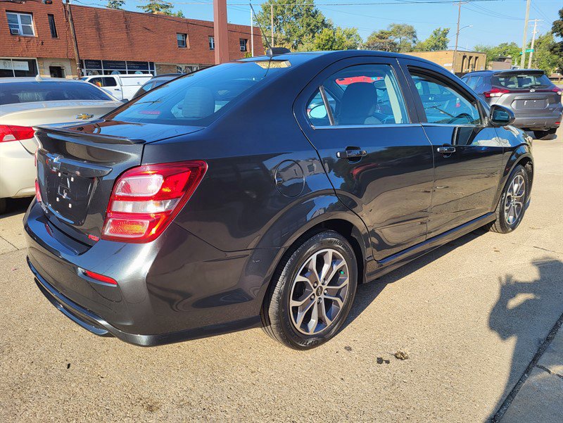 Used 2020 Chevrolet Sonic LT w/ Convenience Package image 4