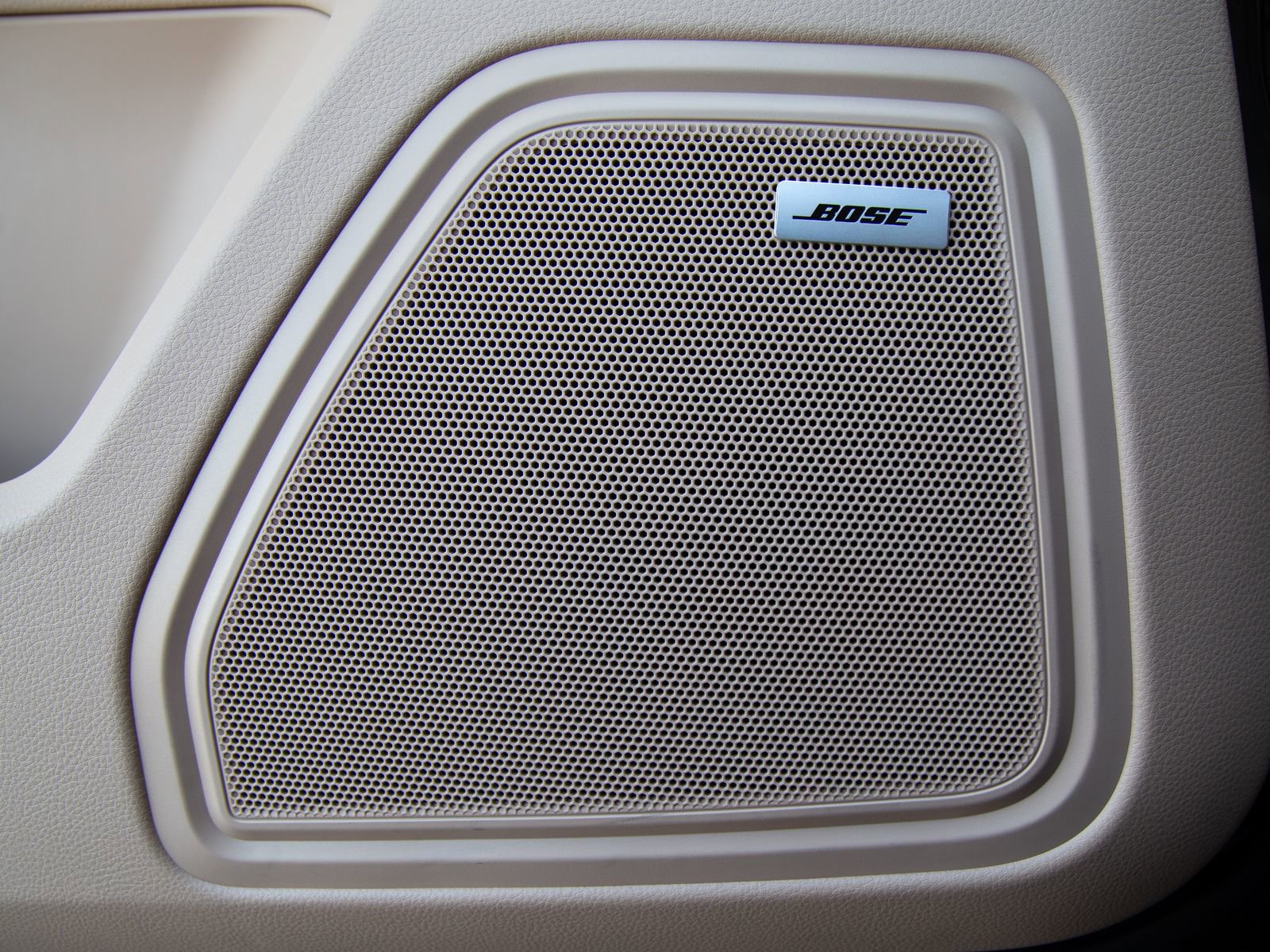 Certified 2025 Porsche Macan AWD/4WD image 15