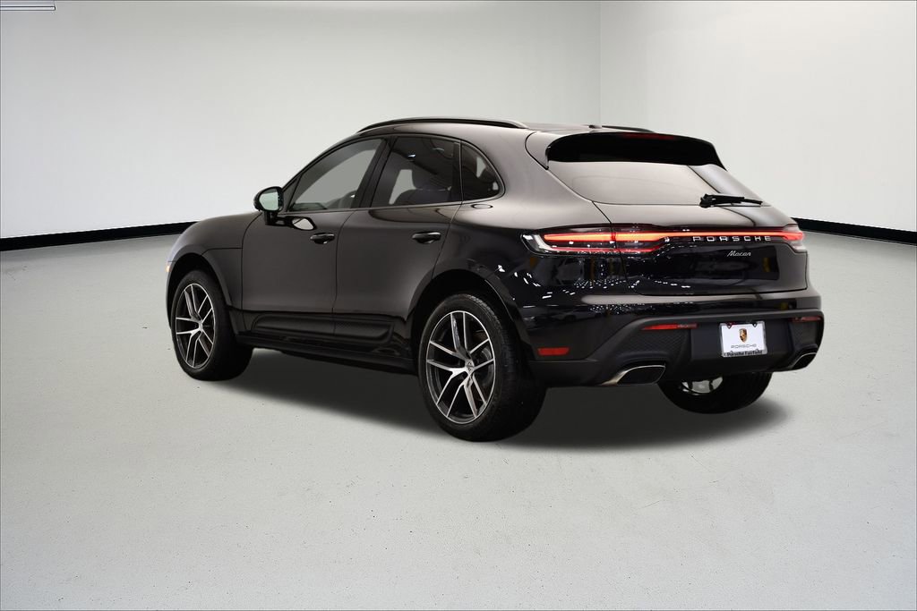 Used 2025 Porsche Macan image 3