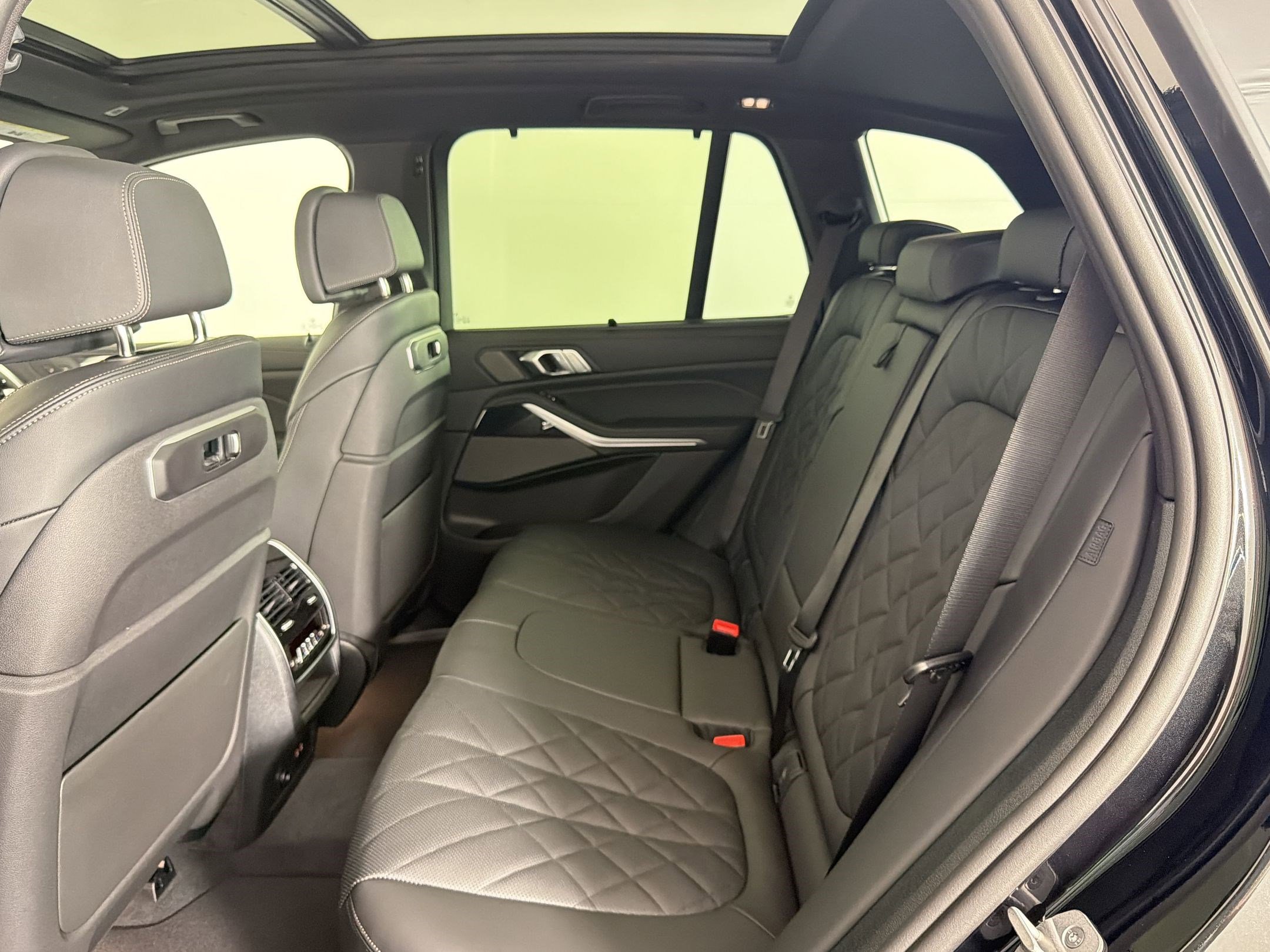 New 2026 BMW X5 xDrive40i w/ M Sport Package AWD/4WD image 13