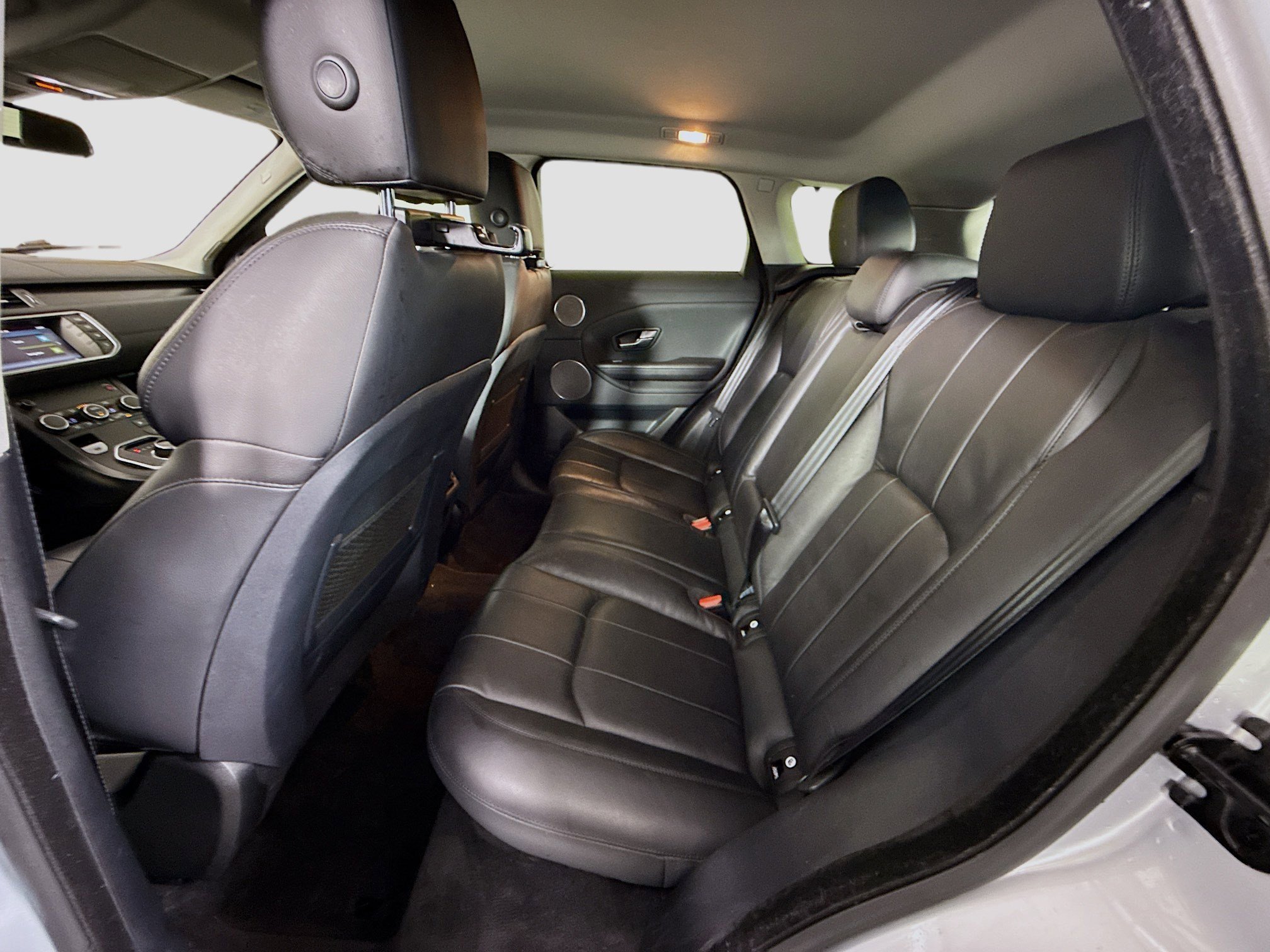 Used 2019 Land Rover Range Rover Evoque SE image 25