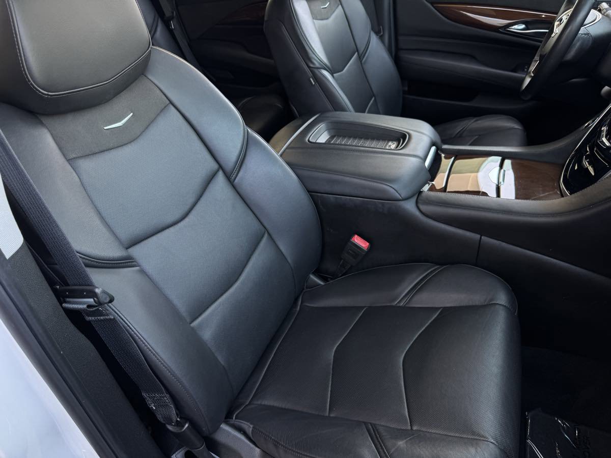 Used 2018 Cadillac Escalade Luxury RWD image 27