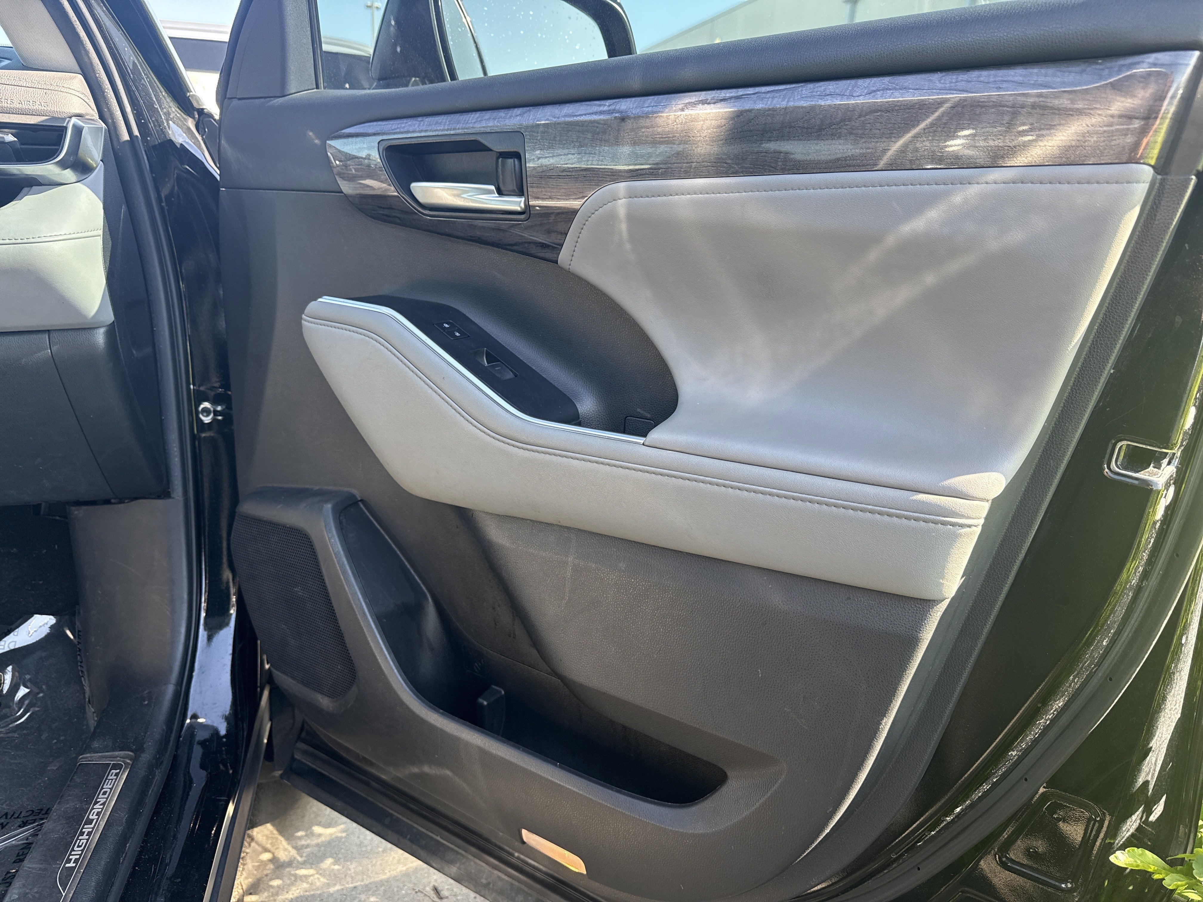 Used 2023 Toyota Highlander Limited AWD/4WD image 28