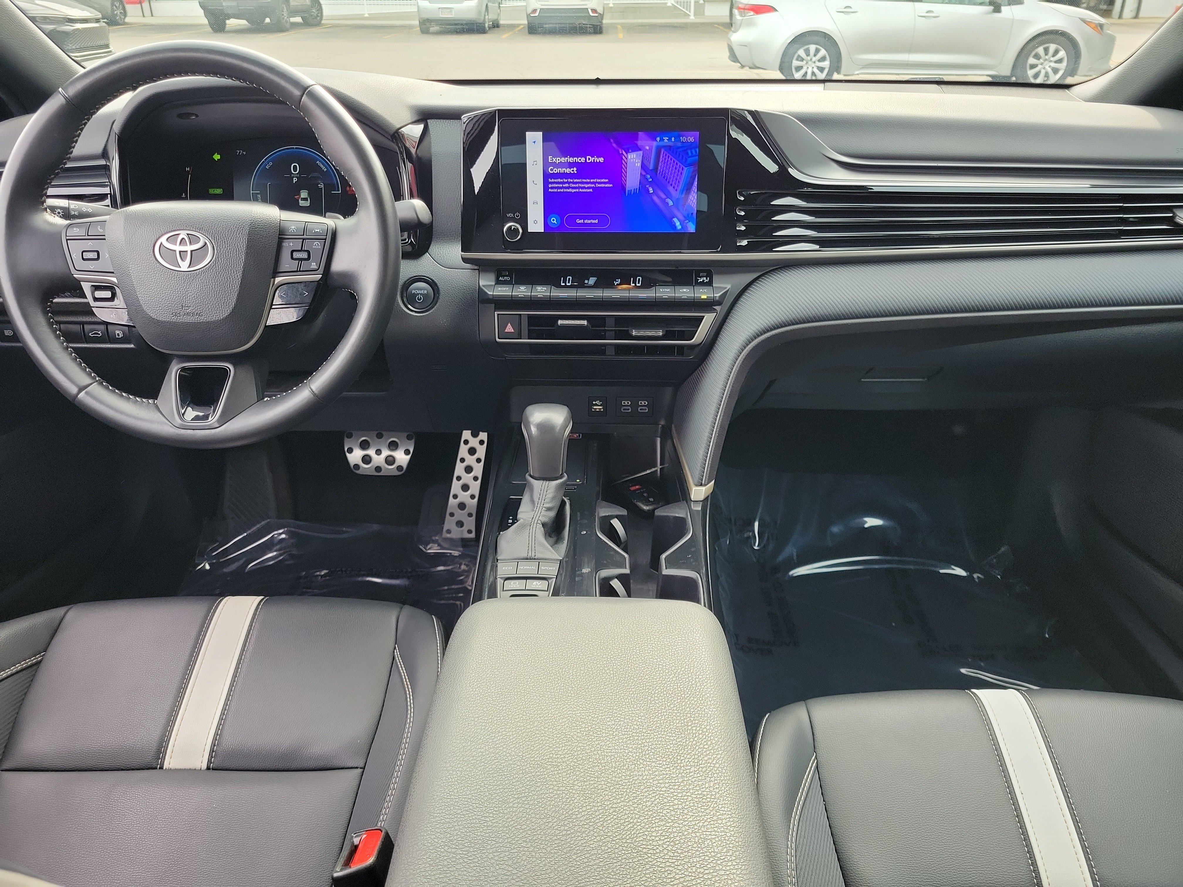 Used 2025 Toyota Camry SE FWD image 9