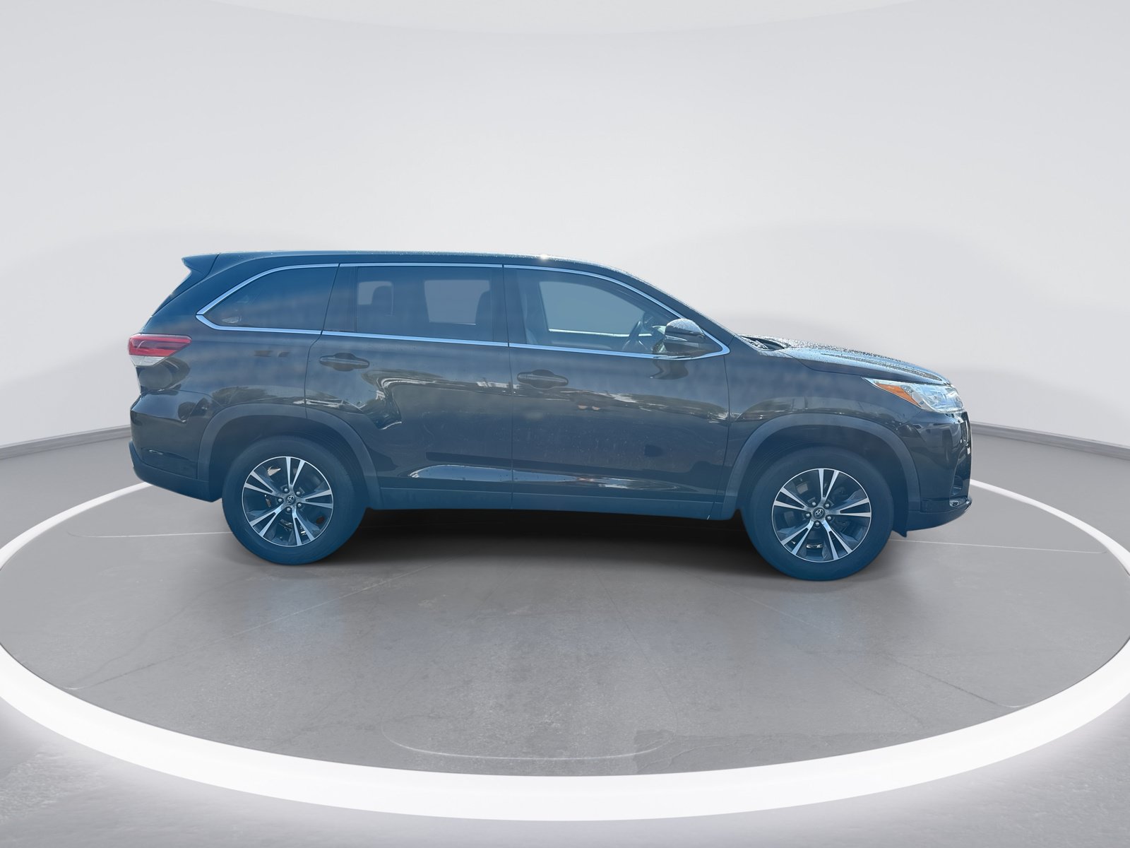 Used 2019 Toyota Highlander LE FWD image 10